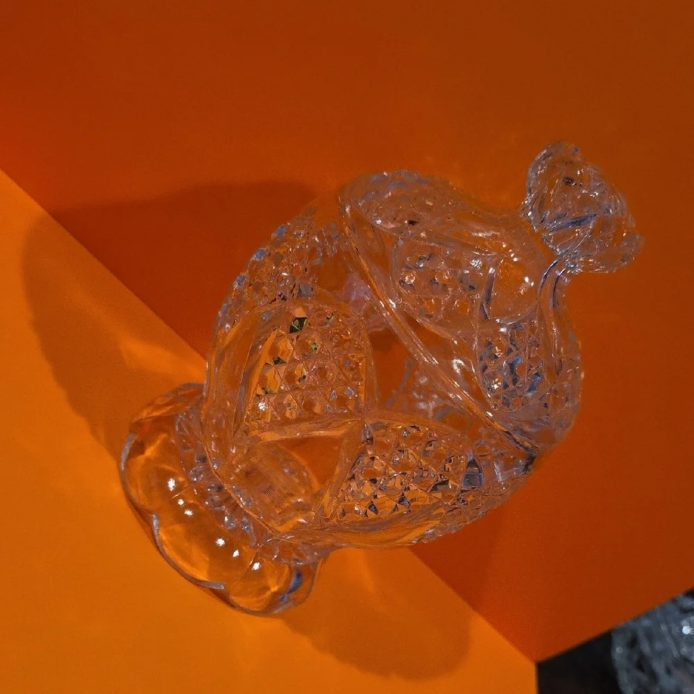 (J30)  Elegant Clear Glass Candy/storage Jar
